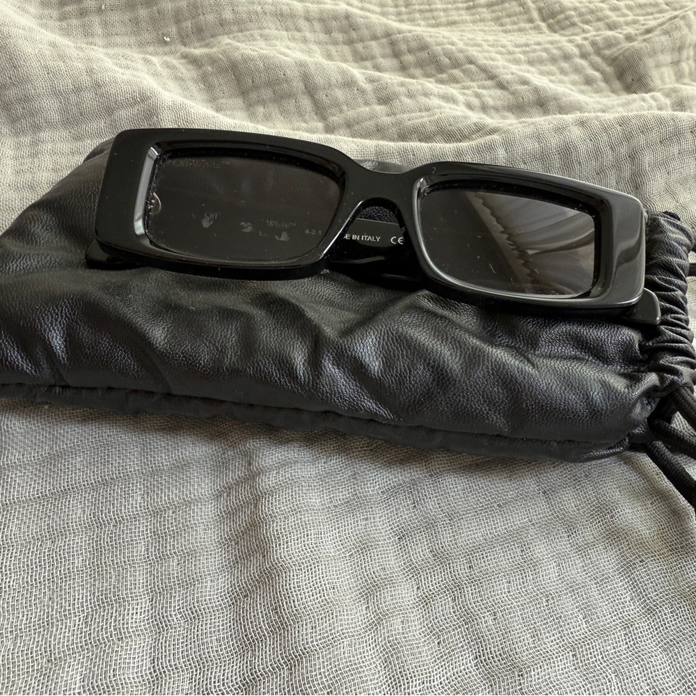Off-White Black Rectangular Sunglasses